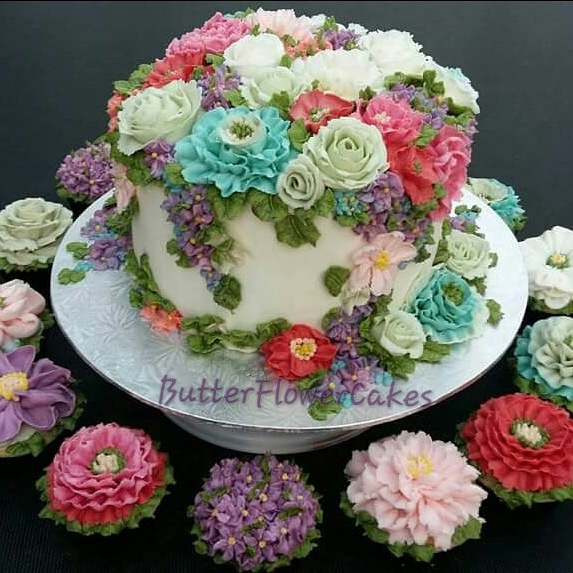 Cake by Mariza Troskie of ButterFlowerCakes
