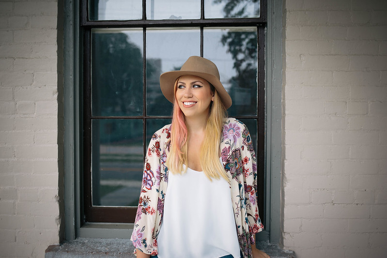 Casual Boho Outfit Fashion Style Camel Hat Vintage Floral Kimono Pink Hair