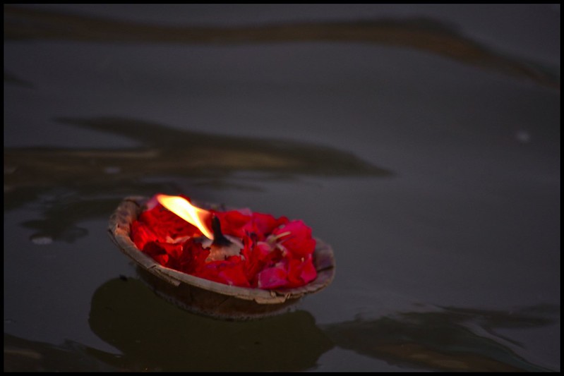 Diwali en Varanasi. - PLANETA INDIA/2017 (12)