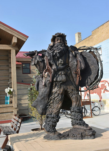 pinedale mountainman statue monument wyoming