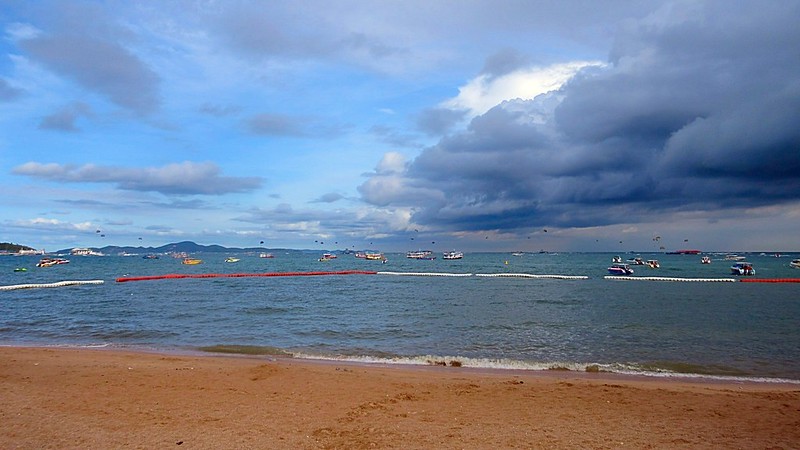 Fascinating clouds Pattaya Beach