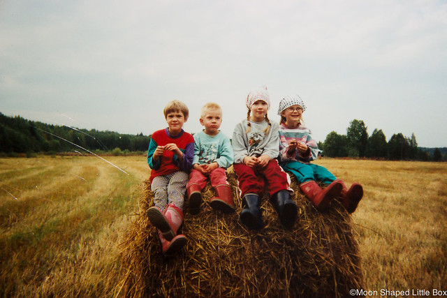 Kuvia 90 luvulta Lapsuuskuvia lapsuus 1990 luvulla maaseudulla maaseutu Juuka muistoja ysäriltä 90 luvulla syntynyt bloggaaja maalla asuminen
