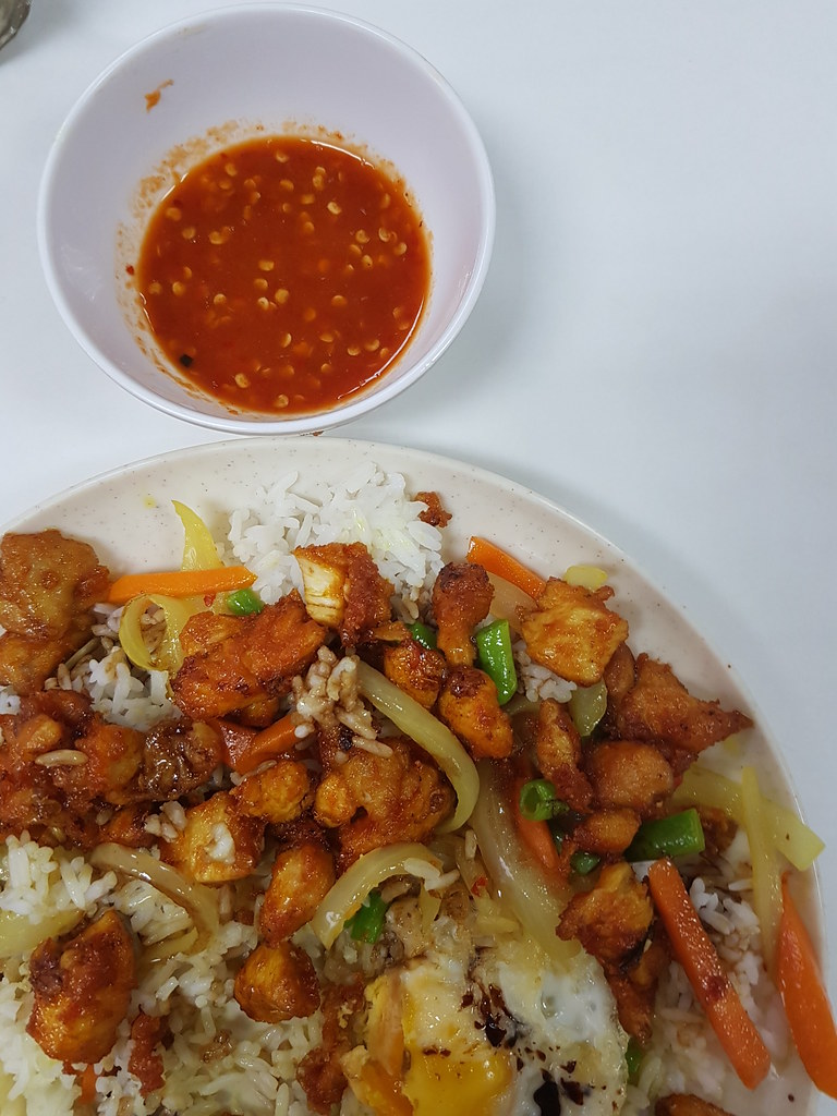 Ayam Goreng Kunyit $5 @ Zul Kitchen at Etiqa Twins Food Court KL Jalan Pinang