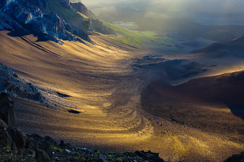 haleakalānationalpark hawaii maui volcano volcanicsand light gold sparkle sunrise crater rock pentaxk3ii pentax2470 pacific puʻuʻulaʻula »bestofnature«