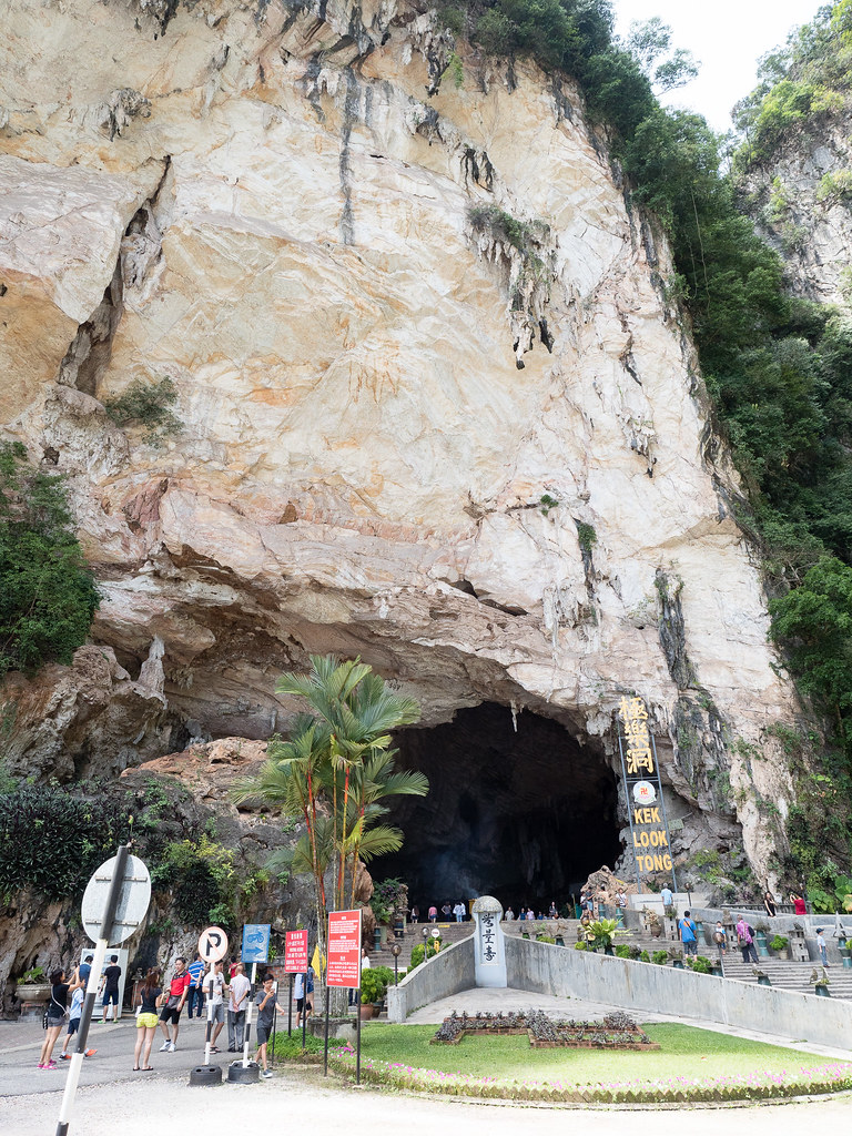Entrance to the Kek Look Tong Cave Temple [极乐洞]