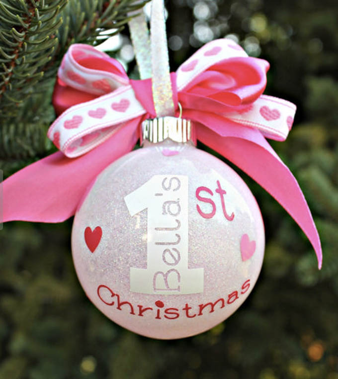 These DIY ornaments for baby's first Christmas are so cute! Eight easy ideas of baby's first Christmas ornaments you can make!