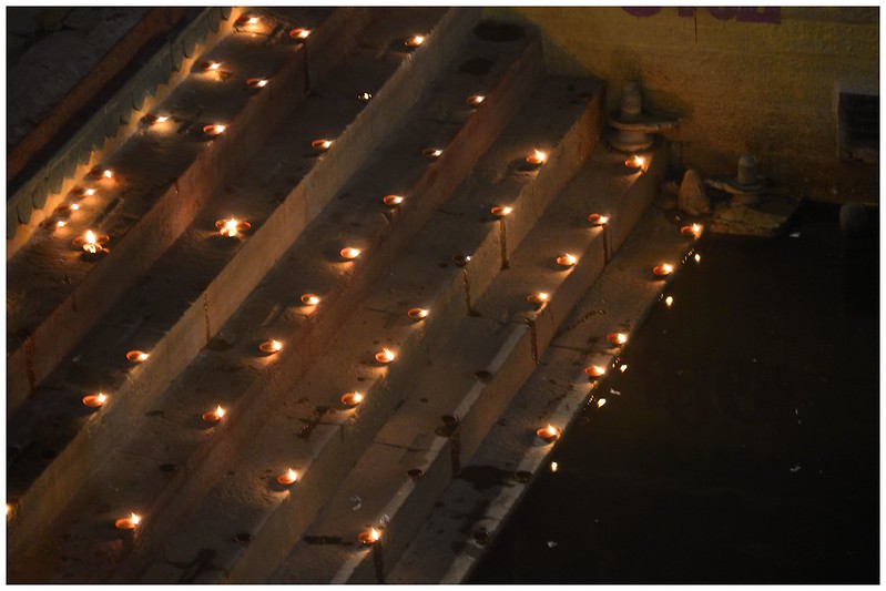 Diwali en Varanasi. - PLANETA INDIA/2017 (44)