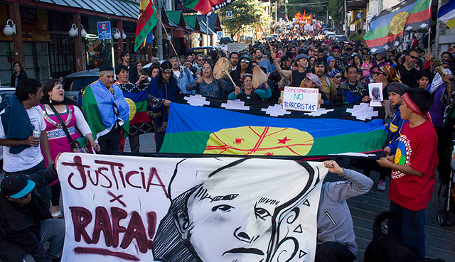 Representantes da comunidade mapuche exigiram justiça por Rafael Nahuel e denunciaram a perseguição do governo contra os povos originários - Créditos: Resumen Latinoamericano