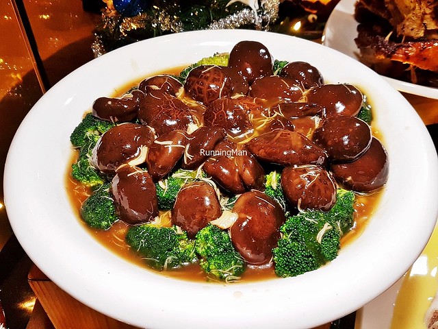Steamed Broccoli With Conpoy And Chinese Mushrooms