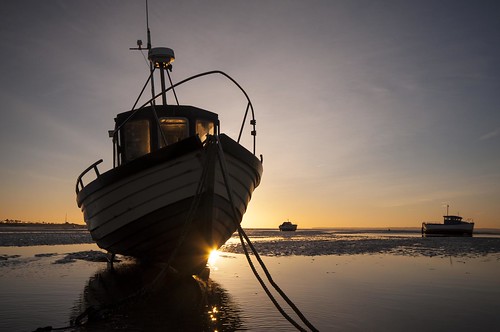 sunrise mud riverthames fishingboats rope chain essex thorpebay sundaylights landscape greatphotographers