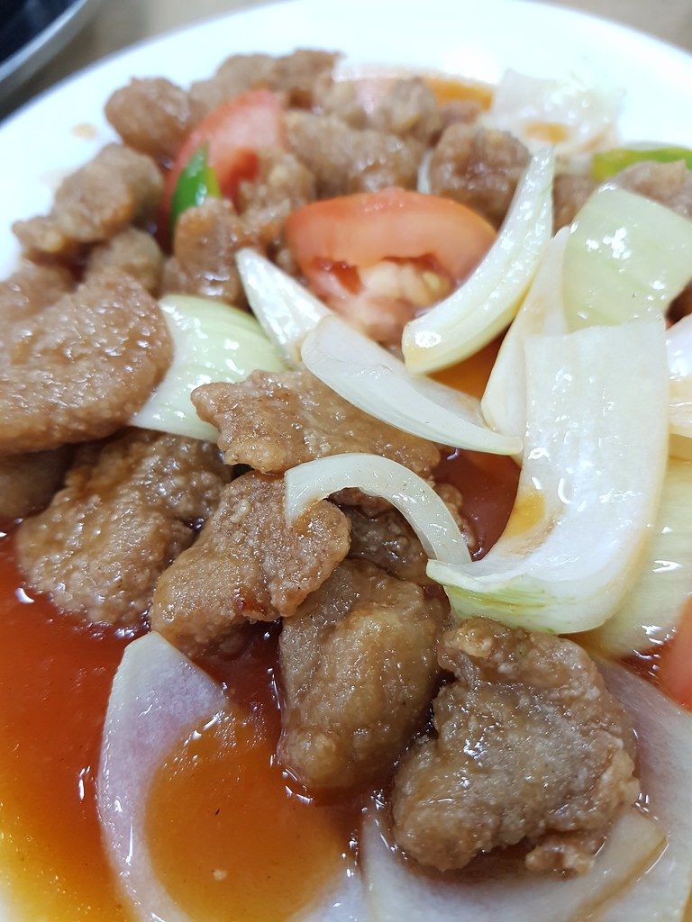 咕噜肉 Sweet and Sour Pork Bites (Gu Lou Yok) $18 @ Restoran F4 Fish Head