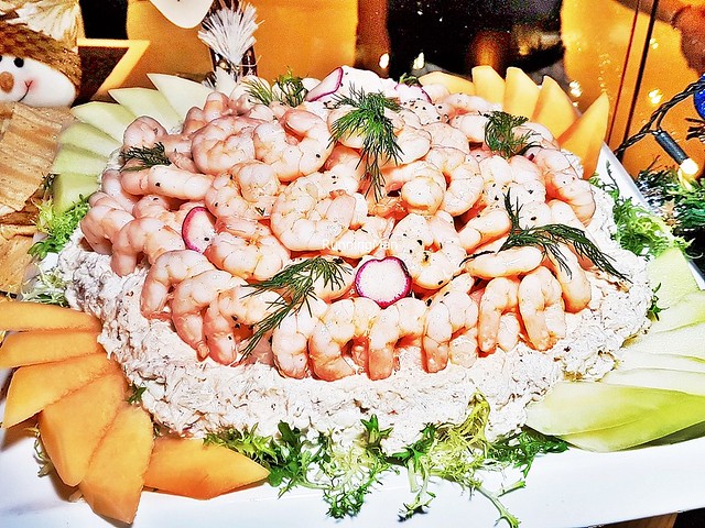 Cocktail Prawns And Crab Meat With Duo Melon