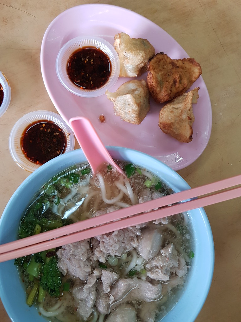猪肉粉  Pork Noodle $6 & 锅贴 Fried Dumpling (5pcs) $4 @ Restoran Sri Subang Shah Alam (Subang HighTech Industrial Park)