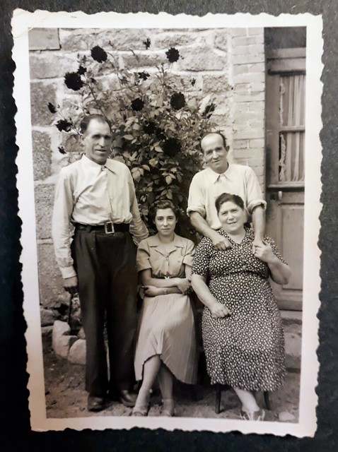 Los abuelos en Francia con tío Víctor y tía Encarnita