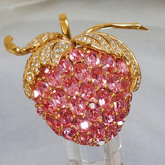 Vintage Ciner Pink Rhinestone Fruit Brooch Pendant.  Glass Pink Rhinestone Strawberry Brooch by Ciner.  Ciner Rhinestone Pin.