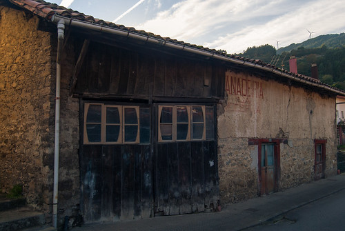 panaderia puerta puertas ventanas antiguo bakery door doors windows old panaderialamoderna asturias asturies españa paraísonatural principadodeasturias salas spain