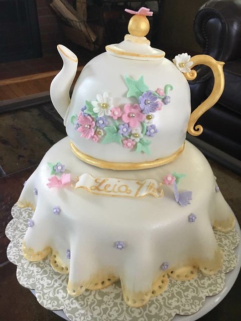 Tea Pot Cake by Iveta Borovicka