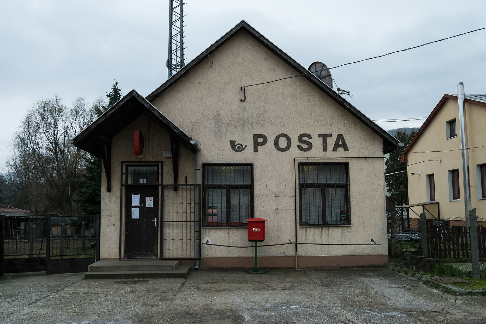 A mátraverebélyi takarékszövetkezet és a posta | Fotók: Magócsi Márton