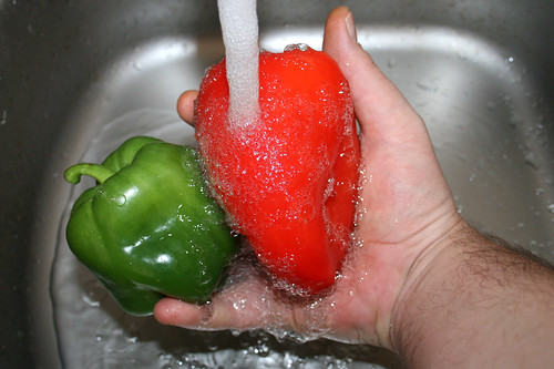 24 - Paprika waschen / Wash bell pepper