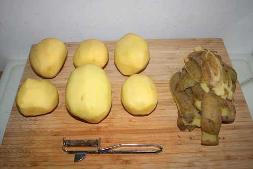 17 - Kartoffeln schälen / Peel potatoes