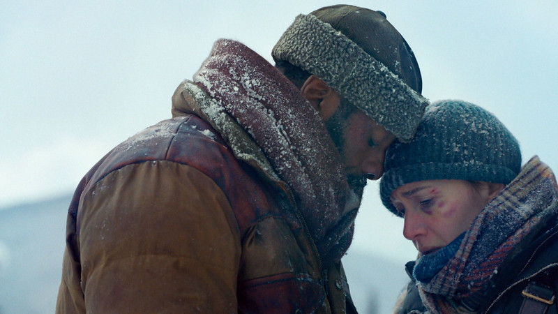 THE MOUNTAIN BETWEEN US - Idris Elba and Kate Winslet