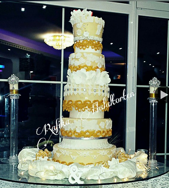 Wedding Cake by El-Hadmi Rafika of Rafika Halaltorten