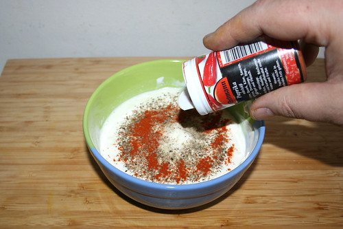 17 - Mit Salz, Pfeffer & Paprika würzen / Season with salt, pepper & paprika