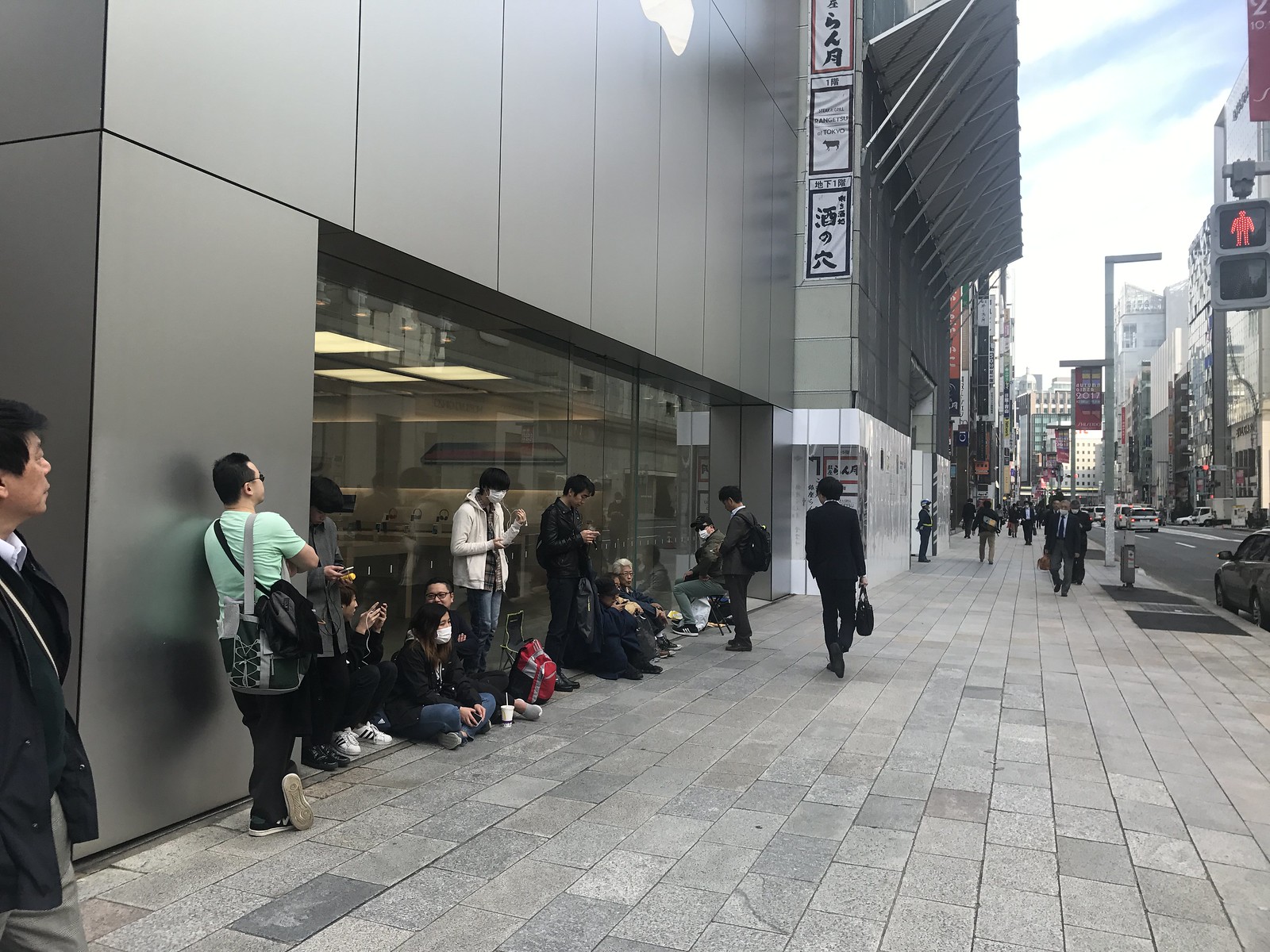 iPhone X starting day at Apple Ginza.