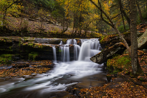 oakhill westvirginia unitedstates us newrivergorge dunloupcreek dunloupfalls dunloupcreekfalls waterfall autumn fallfoliage almostheaven