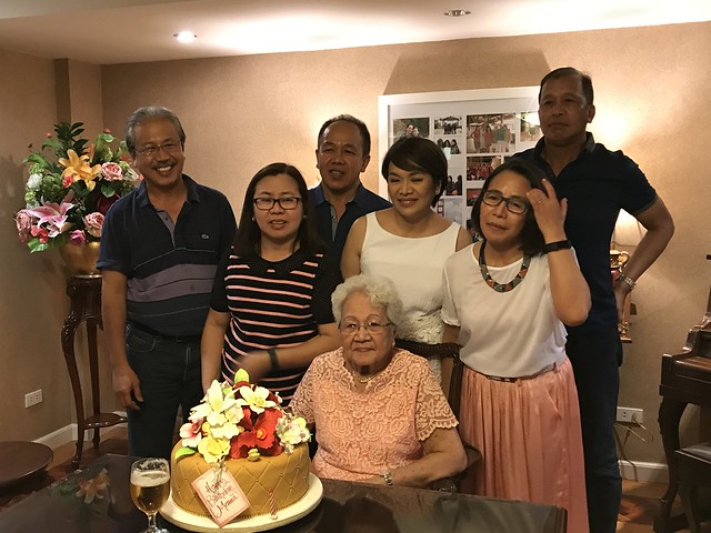 Yee family group photo,  Nov 25, 2017