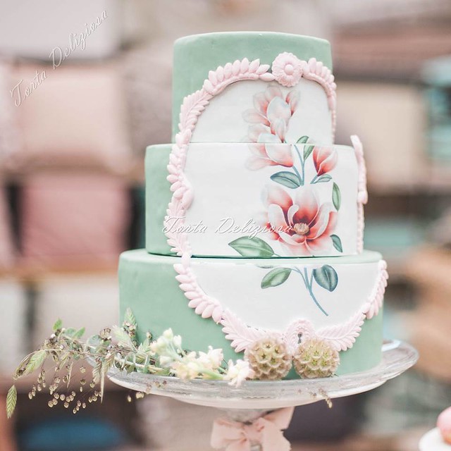 Vintage Magnolia Wedding Cake by Torta Deliziosa