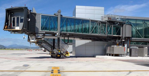 COMSA Industrial refuerza su negocio portuario y aeroportuario en España