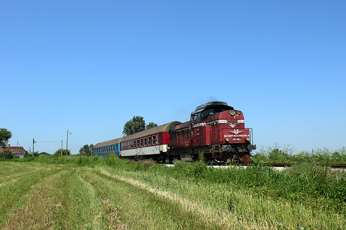 bdz train diesel locomotive faur 55196 railway bulgaria влак локомотив дизел свищов железница