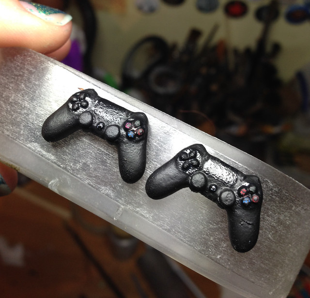 1/6th scale PS4 controllers from Shapeways