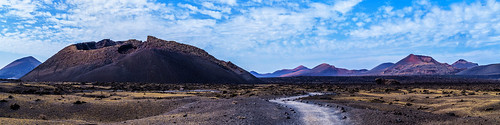 caldera de los cuervos montañas del fuego lanzarote canary islands volcano hiking trail pathway landscape panorama lava field
