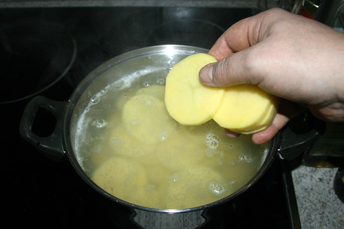 20 - Kartoffelscheiben blanchieren / Blanch potato slices