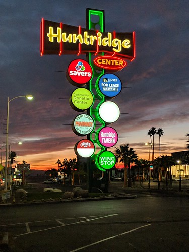 huntridge lasvegas sign vegas neon shoppingcenter stripmall huntridgecenter