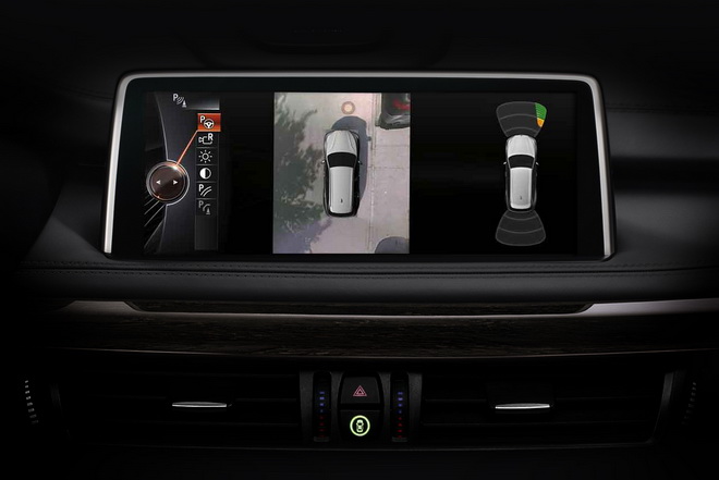 [新聞照片二] BMW X5 xDrive35i榮耀典藏版標準配備 - 360度環景輔助攝影