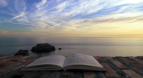 libro atardecer sunset nube cloud cielo sky mar sea mediterráneo d3200 almuñécar océano puestadesol leer