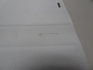 Sony 的字樣在側邊