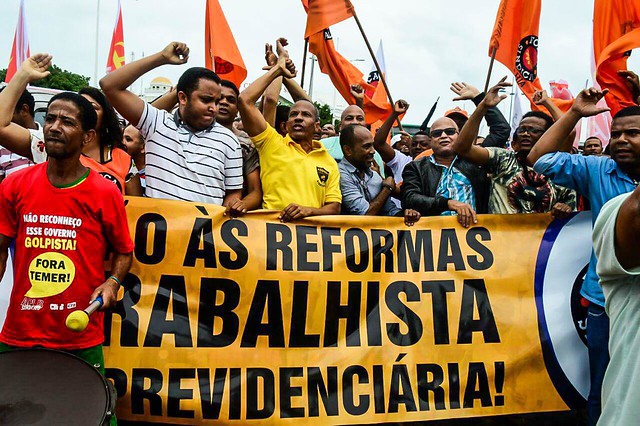 Trabalhadores de Salvador (BA) participam de greve em junho deste ano contra as reformas - Créditos: Mídia Ninja