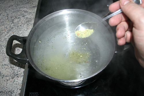 83 - Gemüsebrühe einrühren / Stir in vegetable broth