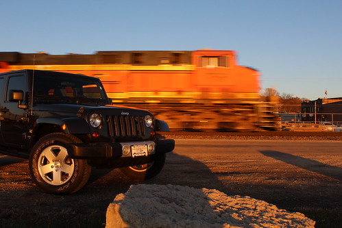 bnsf trains es44ac sunset jeep wrangler motion blur savanna illinois