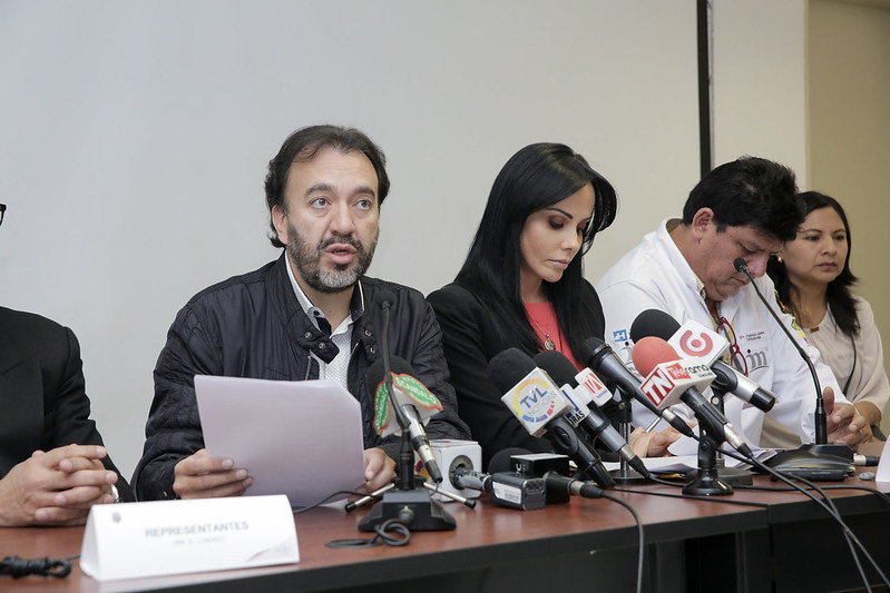 Rueda de prensa de los asambleístas Marcela Holguín y Pabel Muñoz