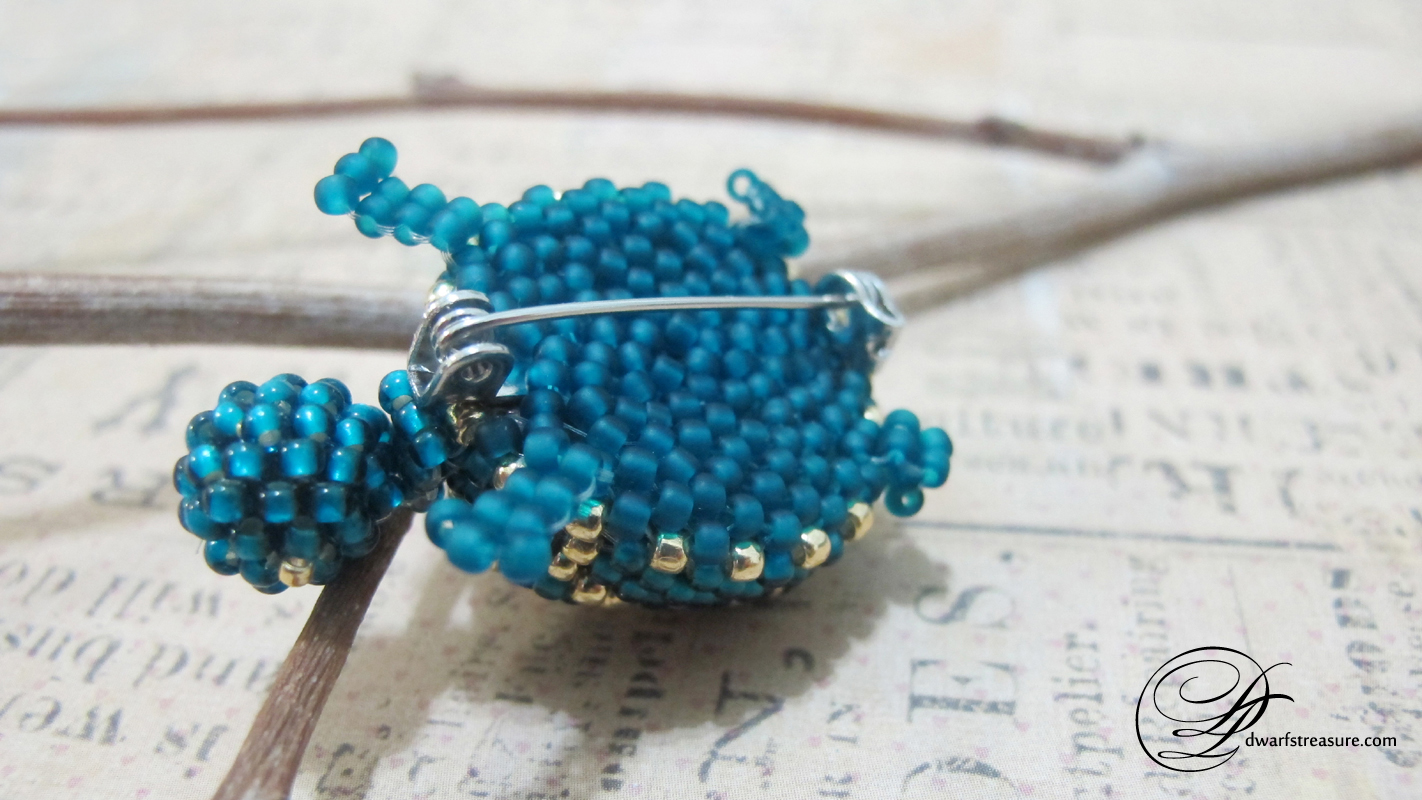 fashion teal brooch pin turtle made of beads