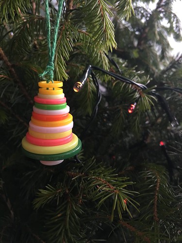 Buttons stacked as a Christmas tree ornament. Evinok.com