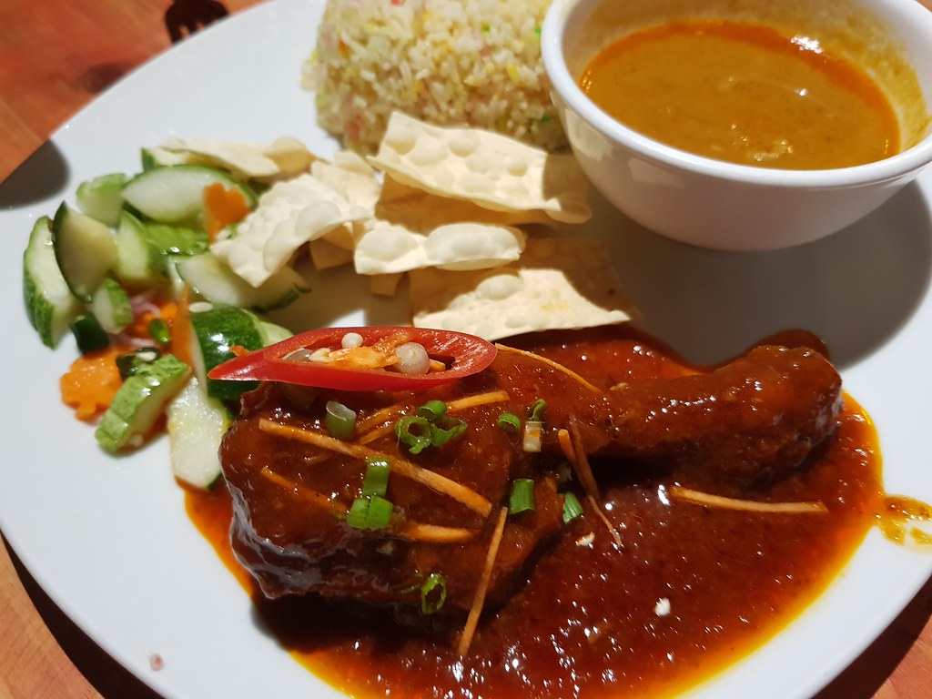 马来“彩虹饭” Nasi Hujan Panas $12.90 @ KUeh Cafe Shah Alam