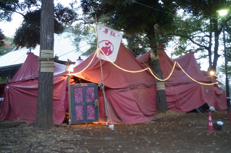 雑司ヶ谷鬼子母神境内の唐組の赤テント