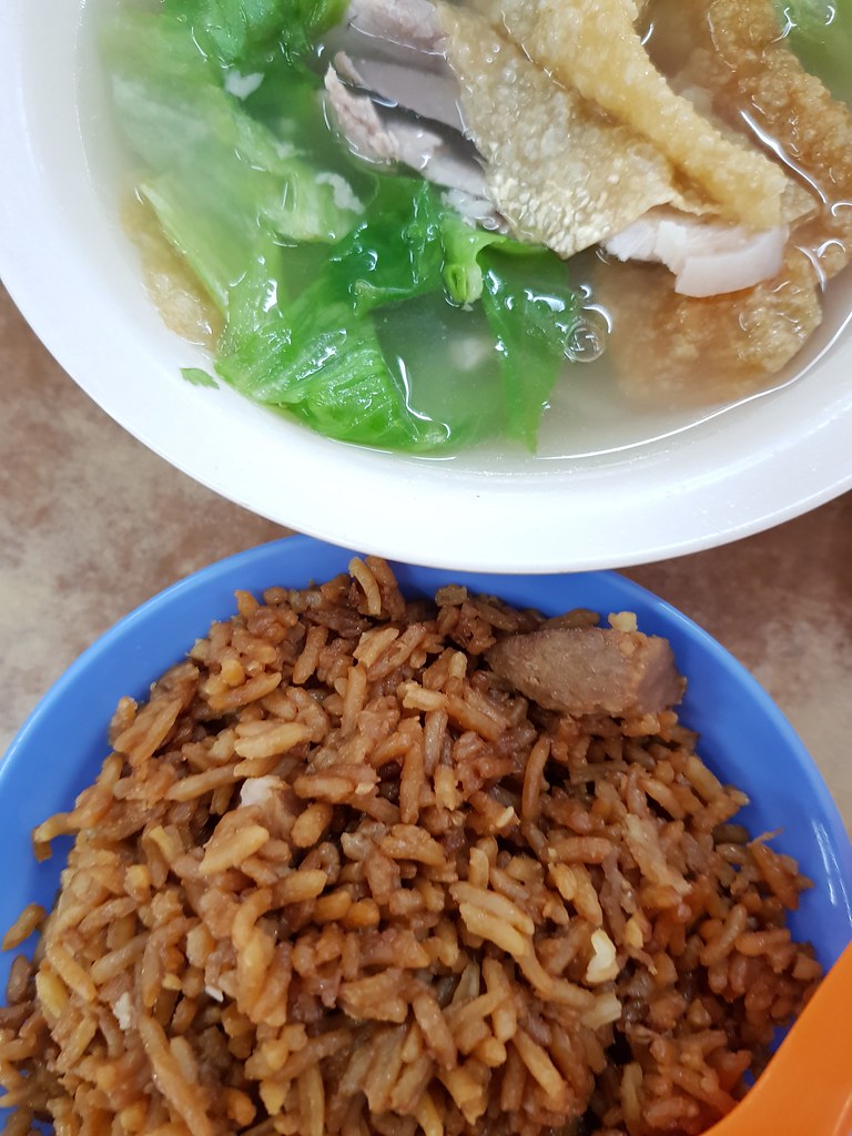 豬雜湯 Mixed Pork Soup & 芋頭飯 Yam Rice $7 @ Kedai Makanan Sri Kota Shah Alam