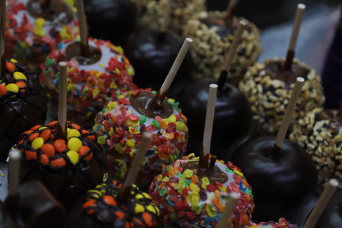 peanutfestival2017 cereal fruitypebbles reesespieces chocolate fudge icing candyapple food sugar